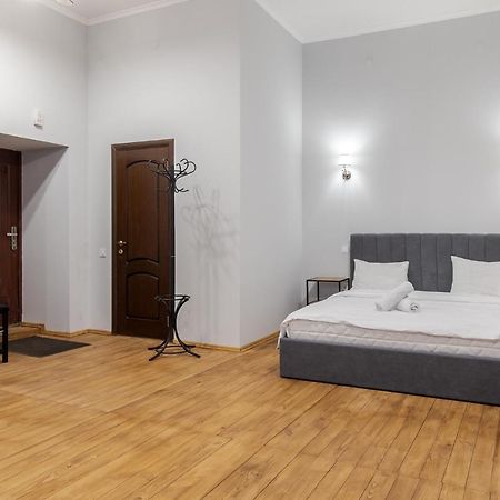 Apartment On Stavropihiiska Street 3 Leopoli Esterno foto