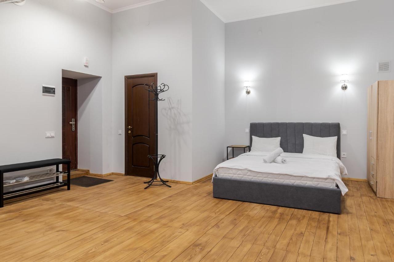 Apartment On Stavropihiiska Street 3 Leopoli Esterno foto