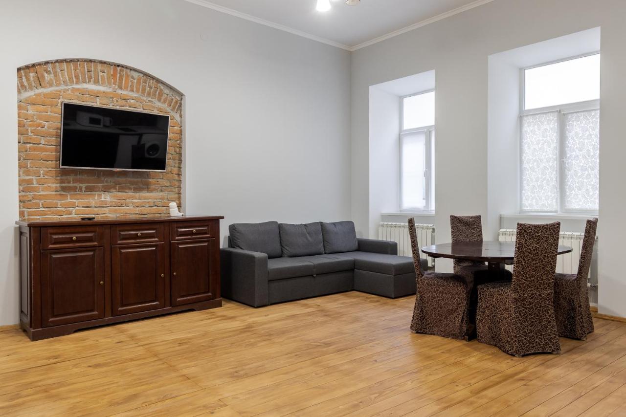 Apartment On Stavropihiiska Street 3 Leopoli Esterno foto